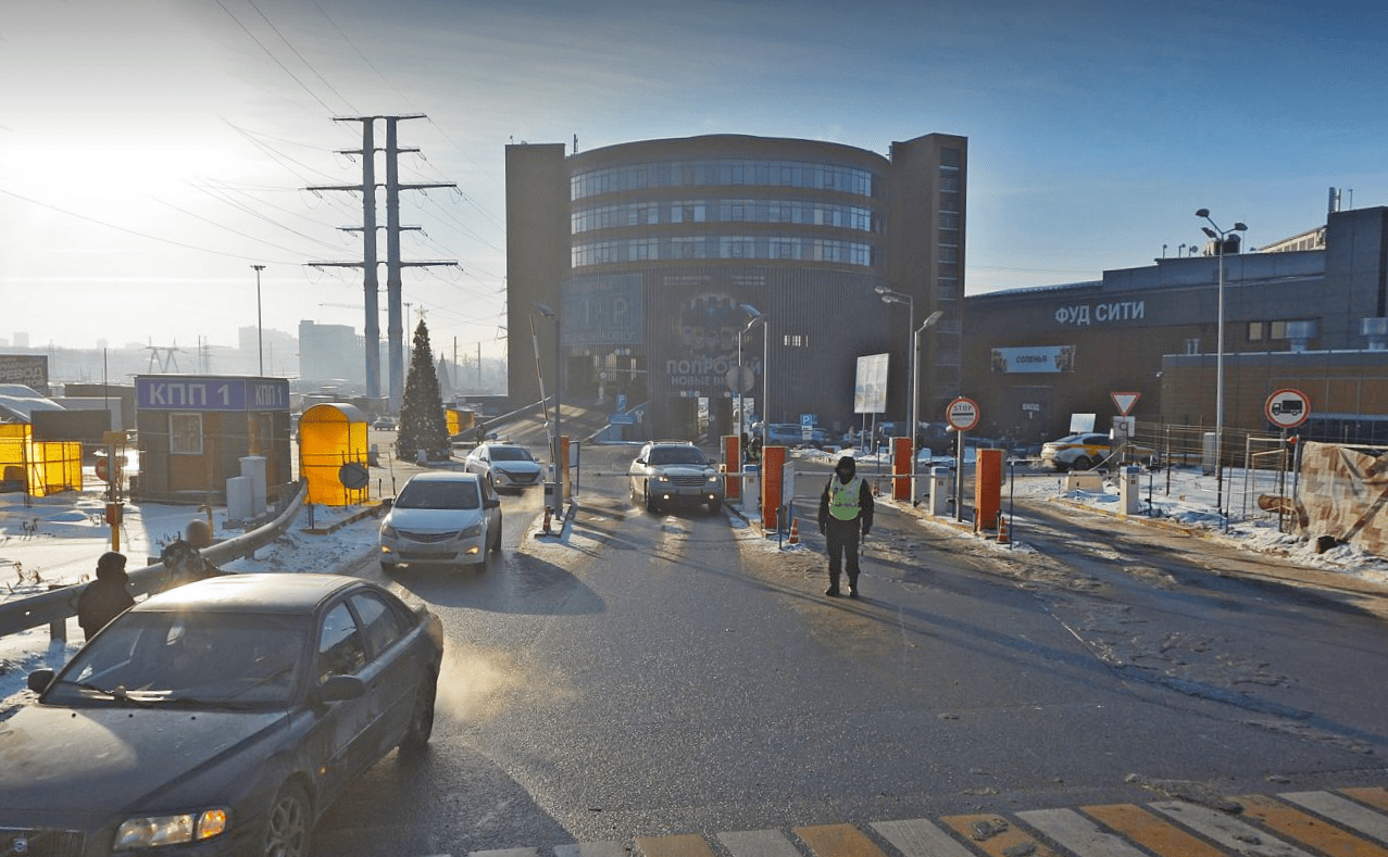 Парковка в «Фуд Сити» в Москве